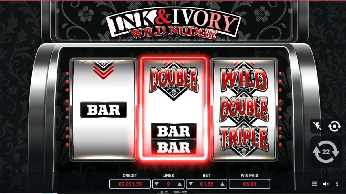 Tampilan visual minimalis hitam putih dari slot Ink & Ivory dengan simbol 7 dan bar.